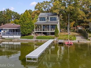 9377 Anne St, Pinckney, MI 48169