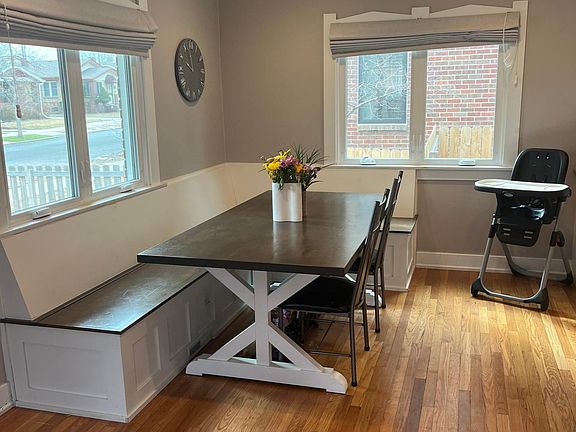 Dining area adjacent to kitchen