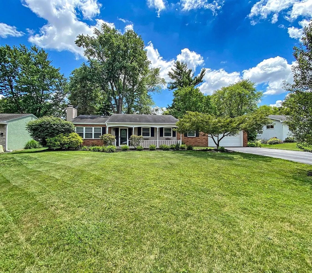 1035 Larkstone Dr photo 1