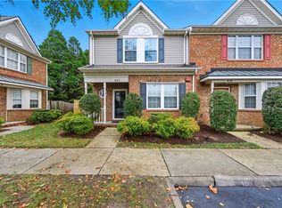 822 W Lake Cir, Chesapeake, VA 23322