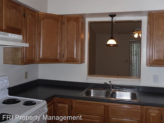 4th image of 7 Sandalwood Ct