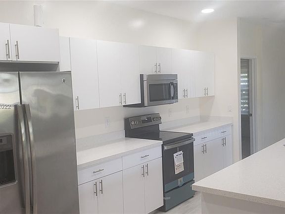 3rd image of 2700 Creekside Dr