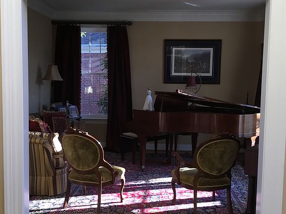 4th image of 105 Pickett Pl