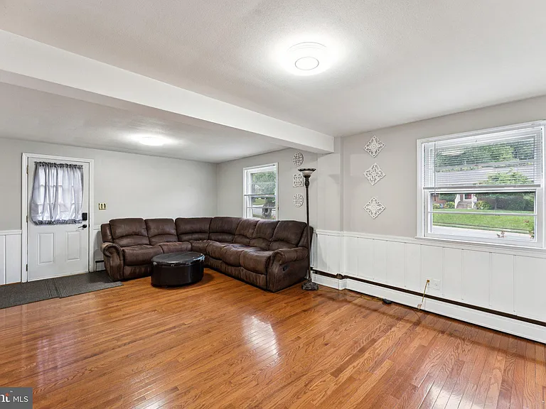 10307 Beaumont St — Photo 9