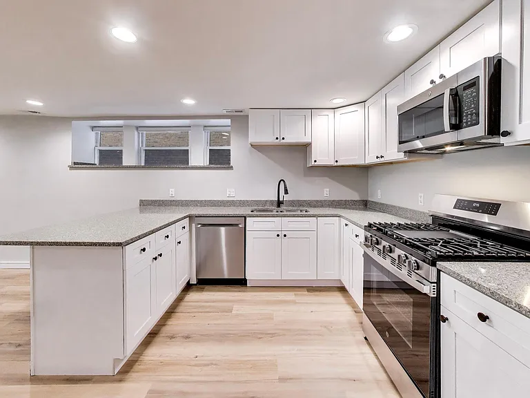 824 N Maplewood Ave #G — Photo 3