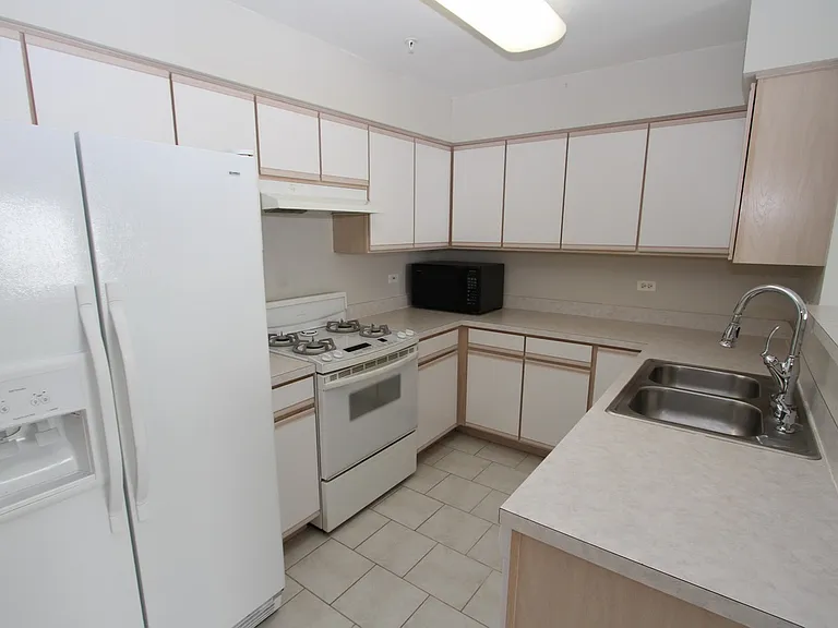2554 Dickens Dr — Photo 14