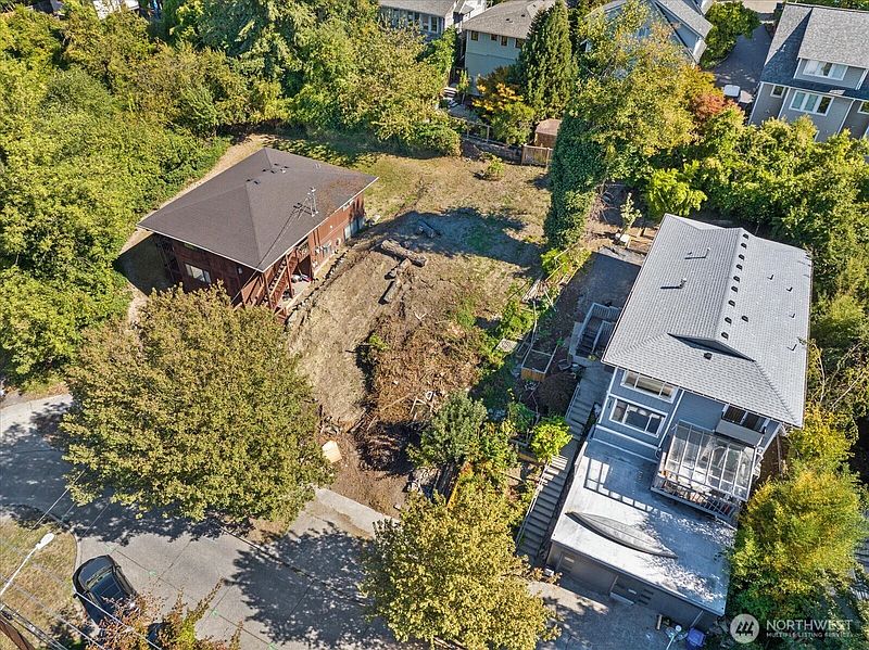 3rd image of 3820 23rd Avenue SW