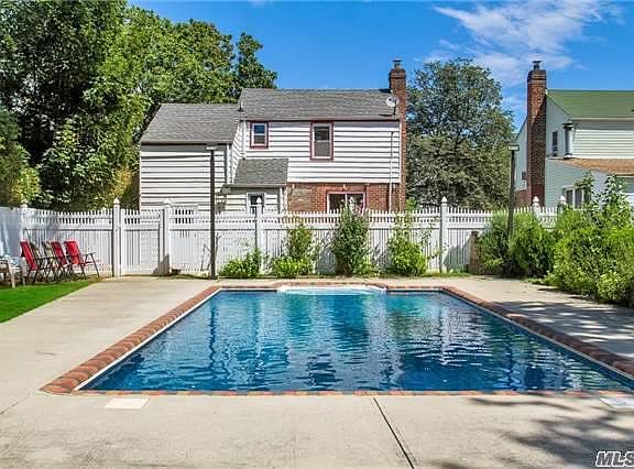 2nd image of 77 Garnet Pl