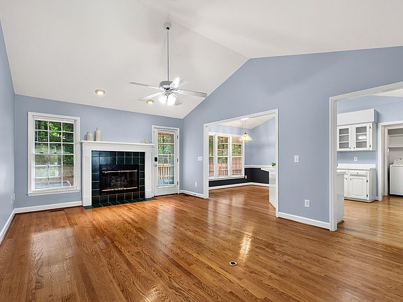 5th image of 2120 Longwood Dr