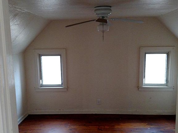 Bonus room or den off bedroom 3 6008