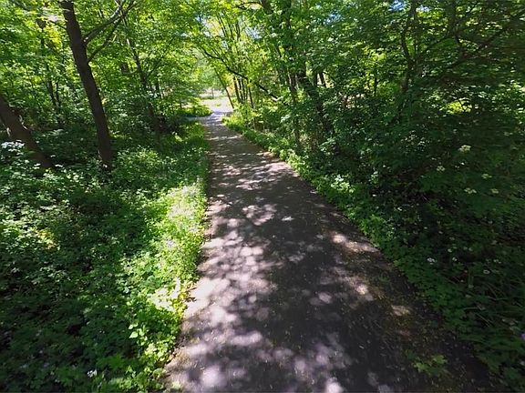 Private, Secluded Entrance