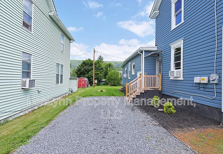 14210 Temple St — Photo 15