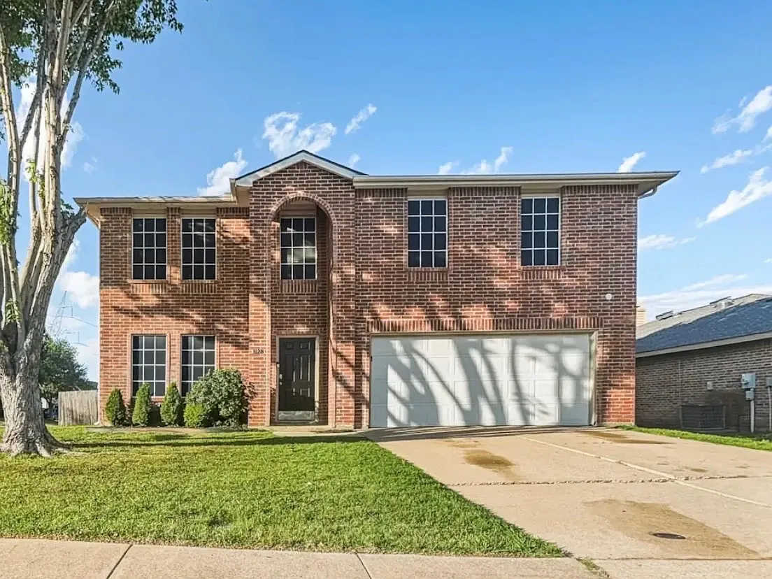 4 bed, 2.5 bath, 3211 sqft, $2,860 — Photo 2