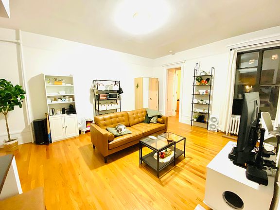 2nd image of 314 W 101st St APT 6