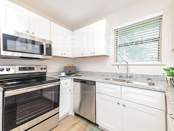 4th image of 207 Liberty Dr