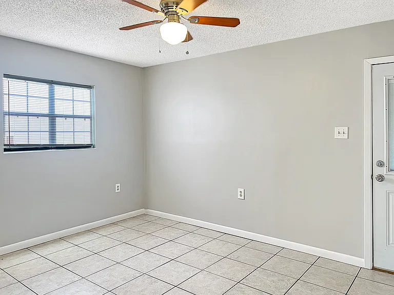1101 Isbell St — Photo 5