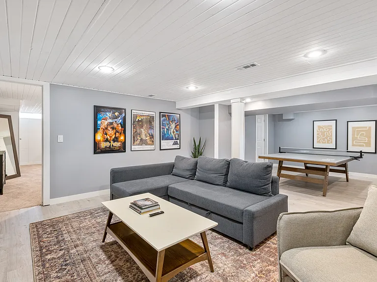 2140 Adrienne Dr — Photo 27
