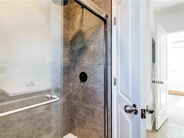 10108 Fernglen Ave — Photo 11