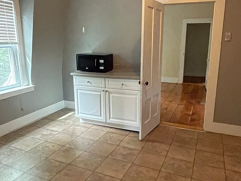 Eat-in kitchen