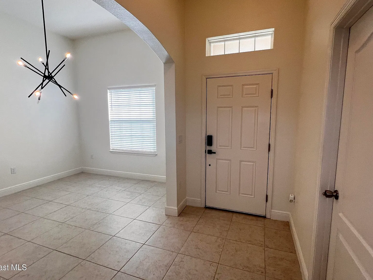 4 bed, 3.0 bath, 2337 sqft, $2,500 — Photo 4