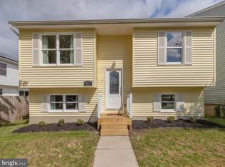 976 Pebblestone Rd, Pasadena, MD 21122