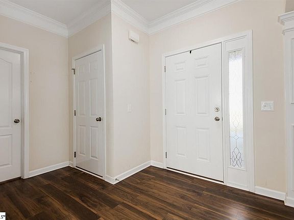 3rd image of 503 Daisy Hill Ln