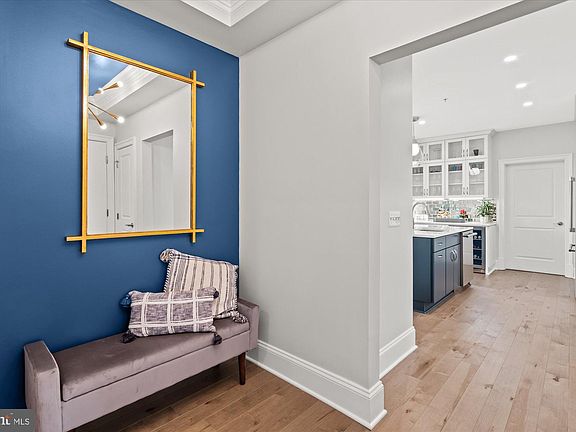 4th image of 600 2nd St #402