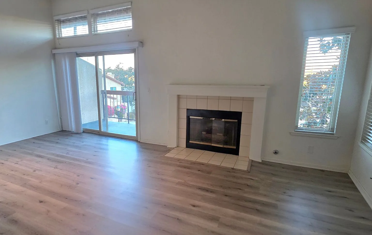 Thousand Oaks Town Home with Amazing Views Including a Two Car Garage — Photo 2