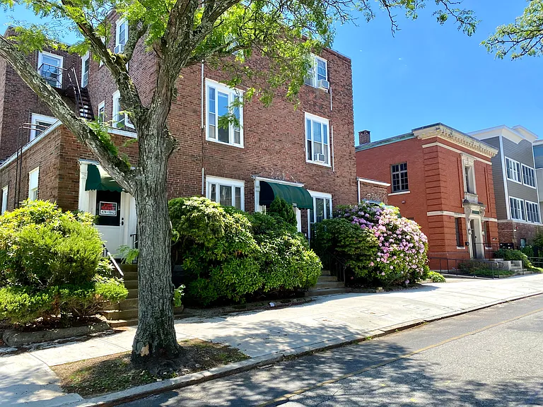386 Brook St #1 — Photo 6