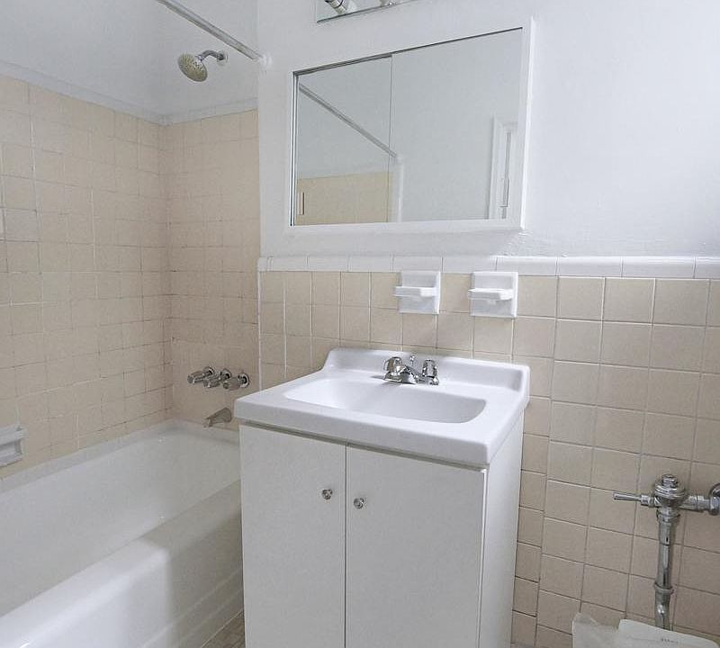 1st image of 320 E 50th St APT 5A