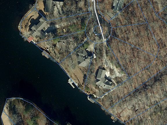 5th image of Kensington Dr