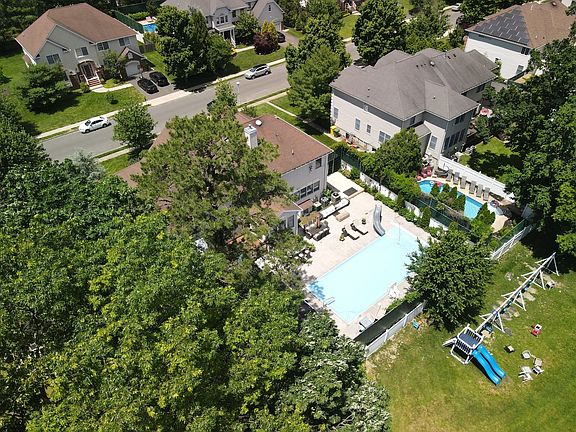 5th image of 3 Belvedere Ln