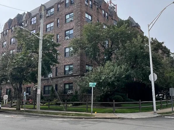 141 Woodmere Blvd #3H, Woodmere, NY 11598