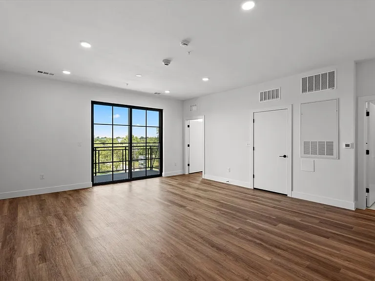 4315 S Congress Ave #423 — Photo 5