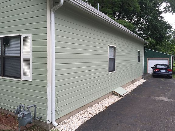 2nd image of 115 W Forest St
