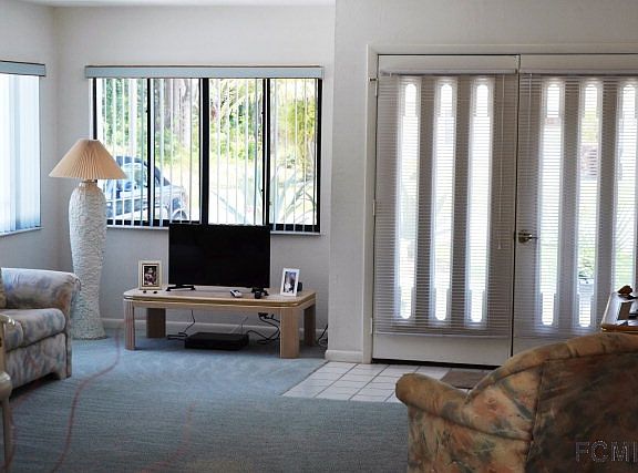 4th image of 8 Ballard Ln