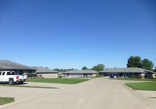 2nd image of 1805 Alhambra Dr