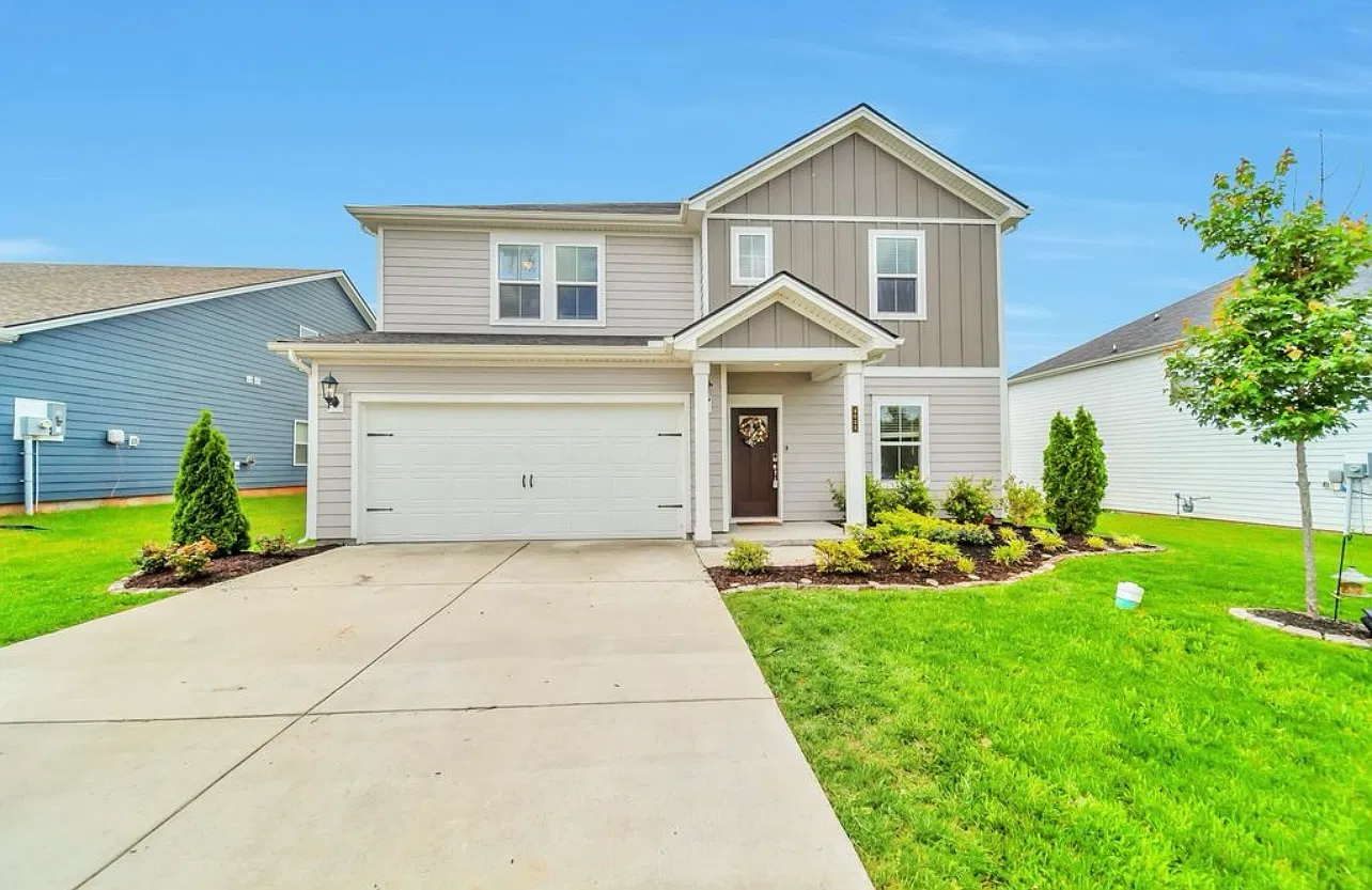 4 bed, 2864 sqft, $3,200 — Photo 1