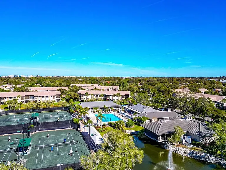 5408 Eagles Point Cir #302 — Photo 38