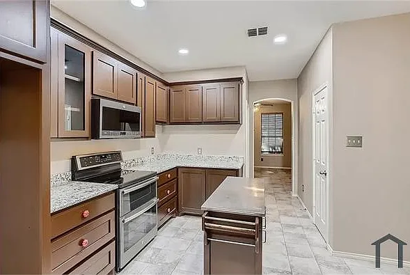 8502 Seafield Ln — Photo 7