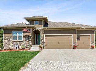 2598 Settlers Trl, Winterset, IA 50273