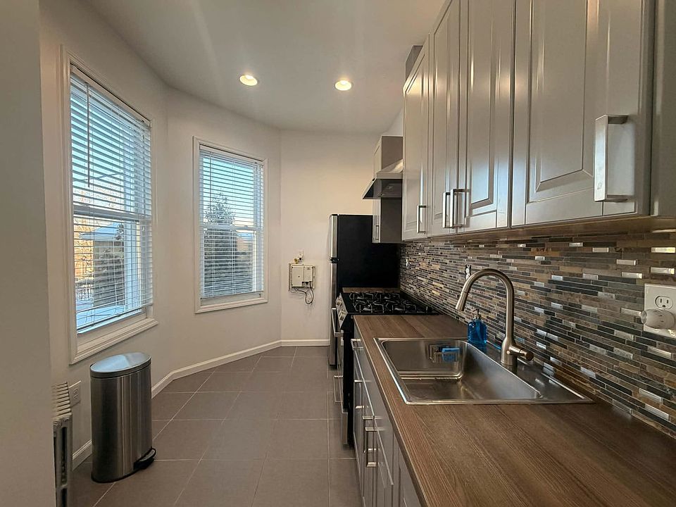 1st image of 19-21 Carlton Ave #3