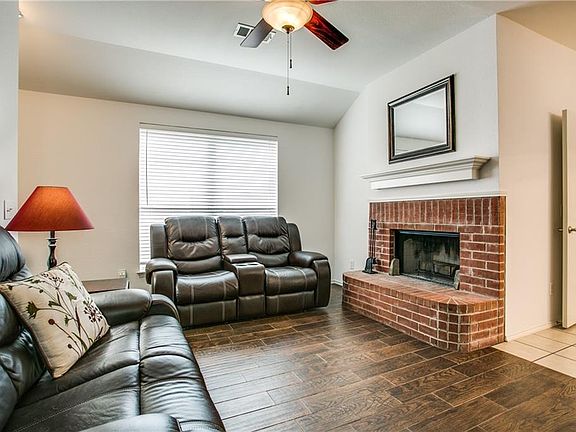3rd image of 301 Pemberton Dr