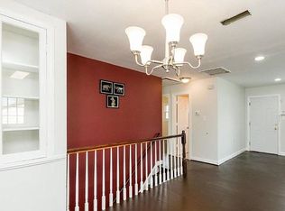 2398 W Longview Dr, Woodbridge, VA 22191