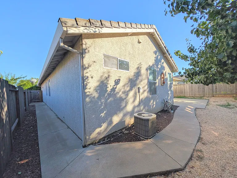 2756 Red Clover Way — Photo 30