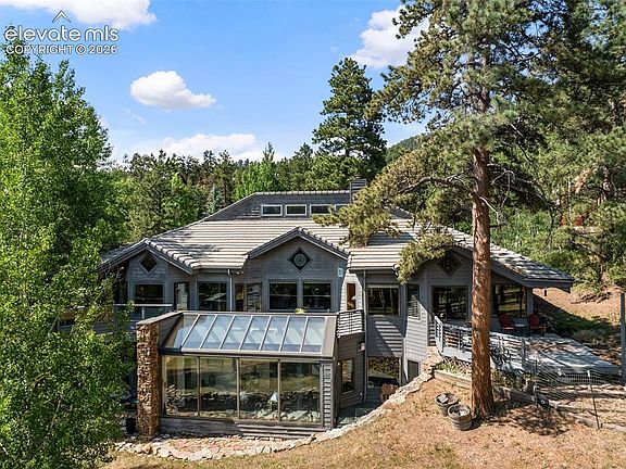 2nd image of 945 Sun Valley Dr