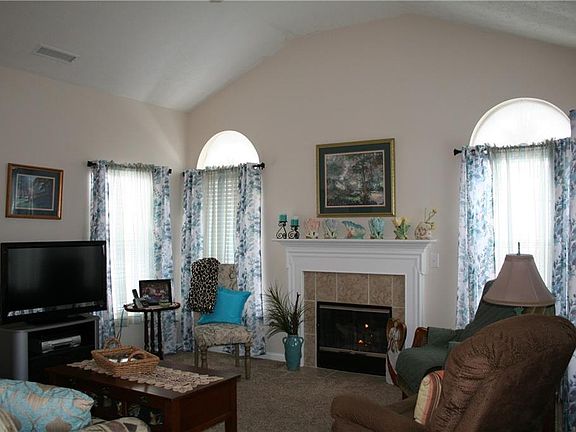 4th image of 889 Ravenwood Dr #10
