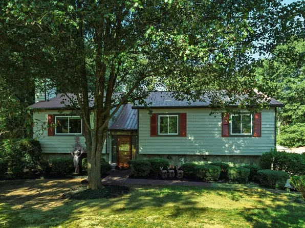 101 Holly Creek Ct, Woodstock, GA 30188