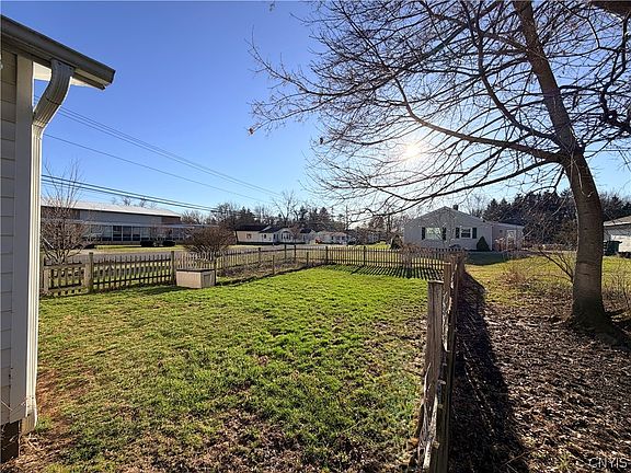 4th image of 39 Center St