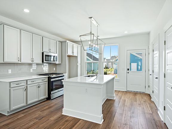 4th image of 108 Crimson St